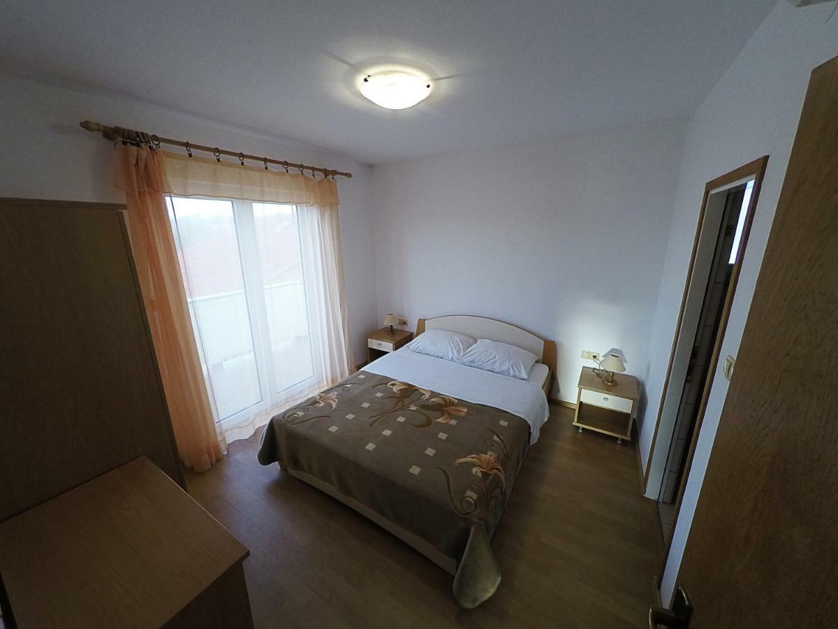 Apartments Piculjan Lopar Exterior photo