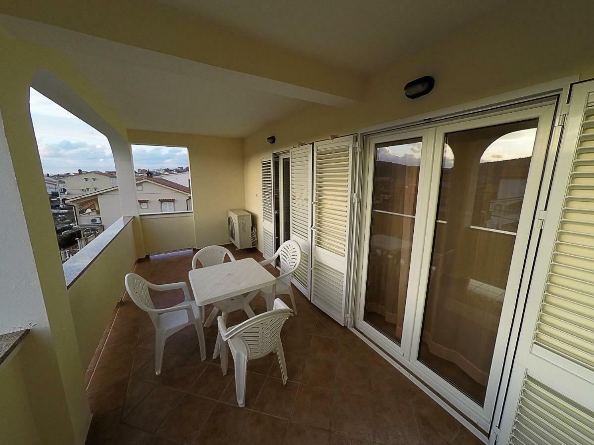 Apartments Piculjan Lopar Exterior photo
